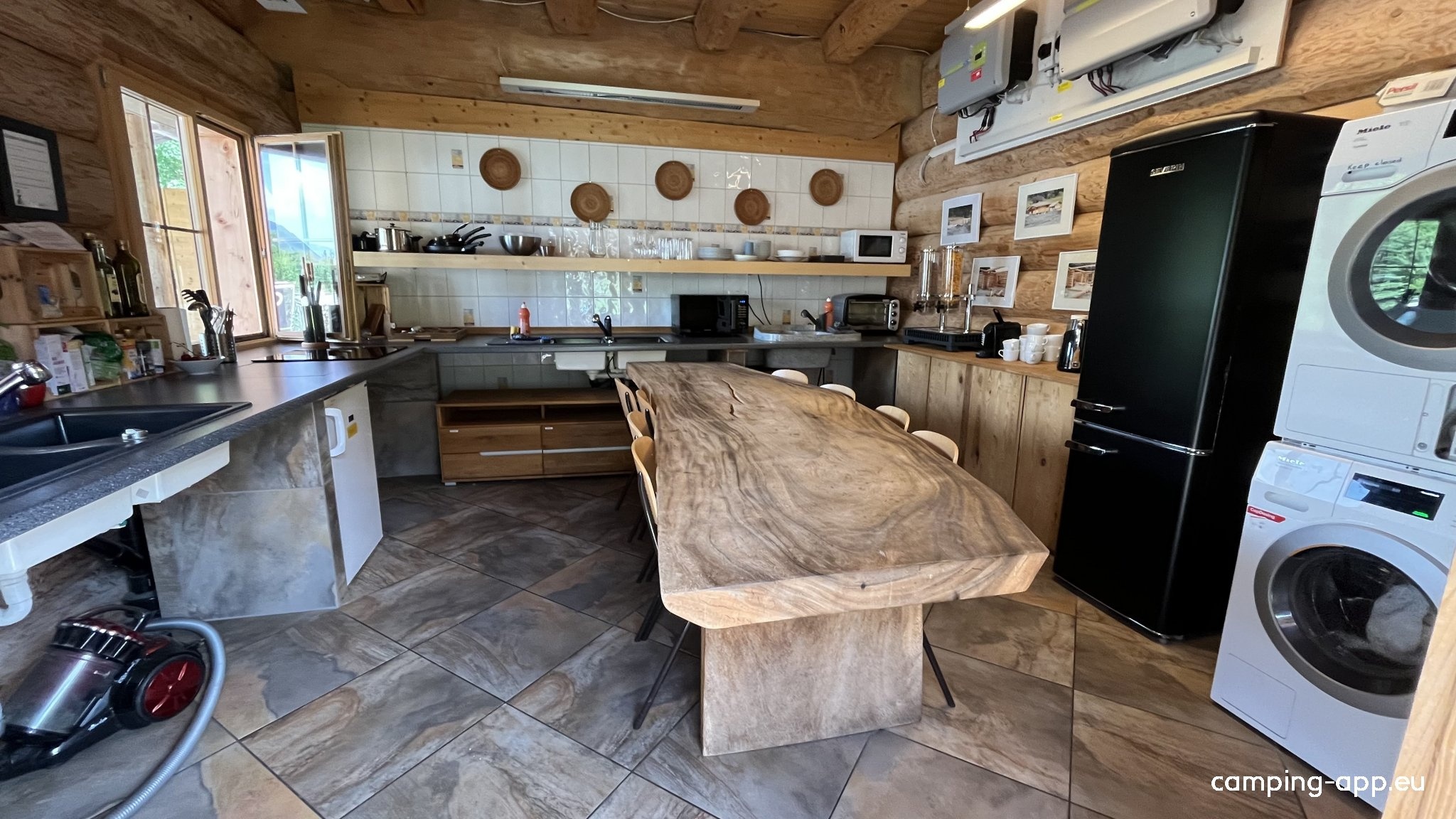 Heiti Camping — Camperplaats in Gsteig