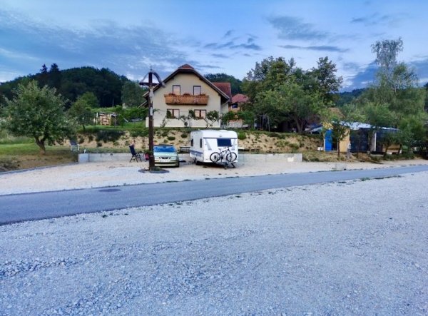 Bee Happy- Camper stop & Farmstay — Photo 3