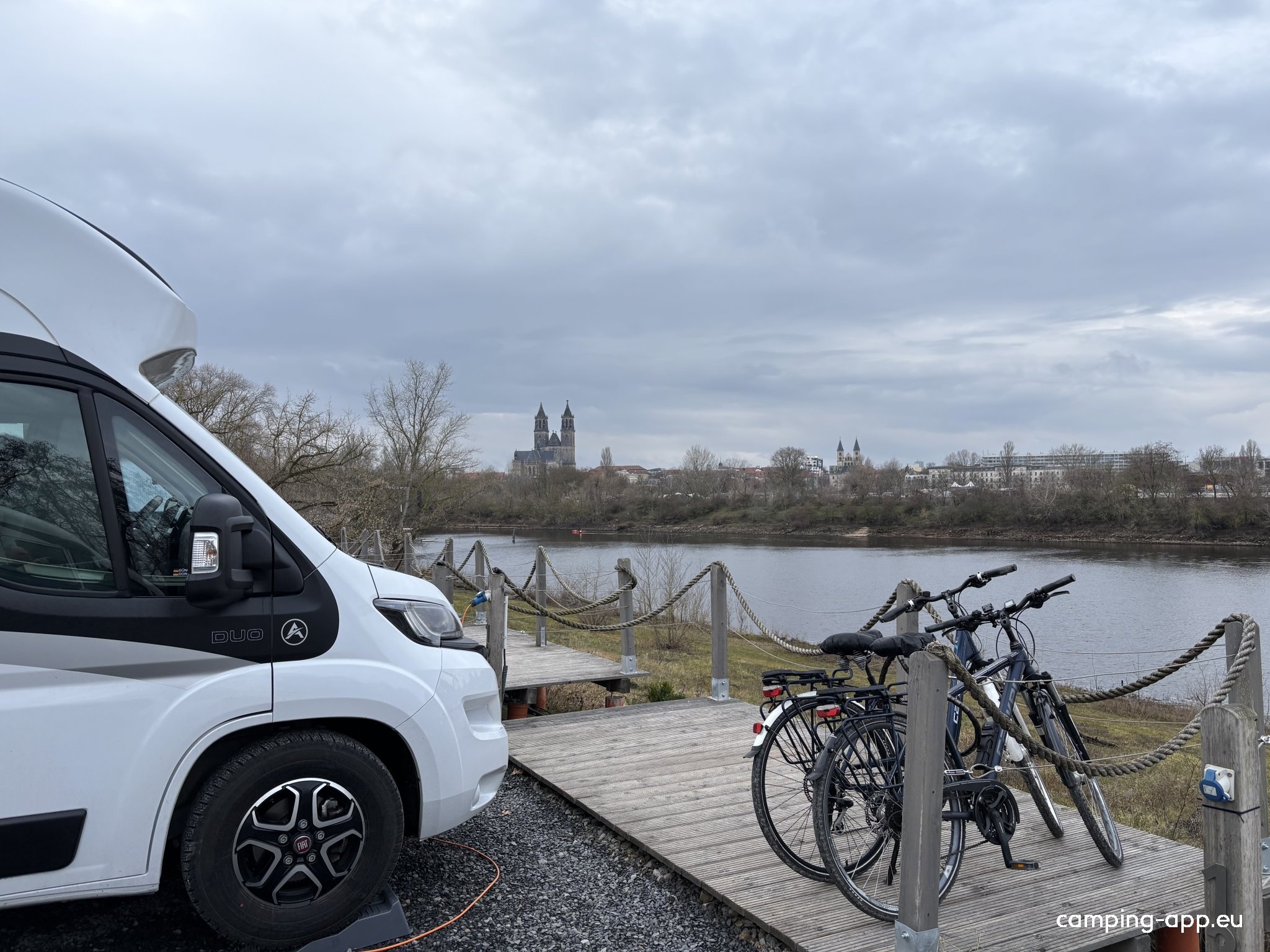 Wohnmobilstellplatz am Winterhafen Magdeburg — Bobilplass in Magdeburg