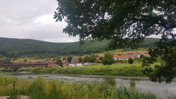 Stellplatz an der Werrabrücke — Camperplads in Lindewerra