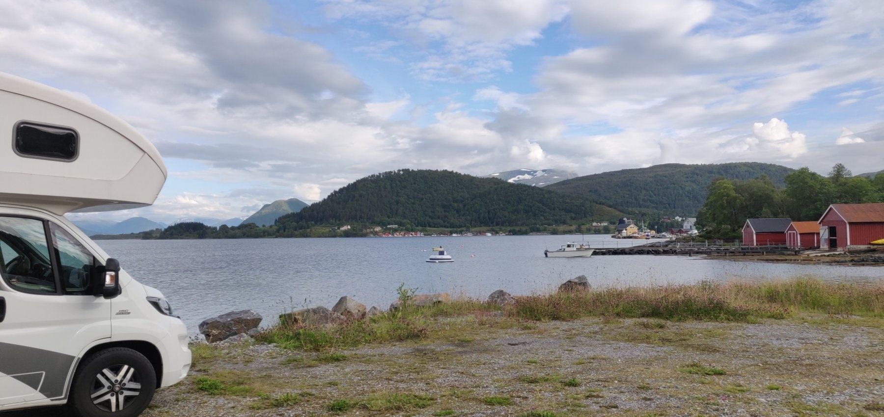 Leikong bobilplass — Campervan Site in Leikanger