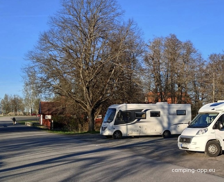 Stellplatz Kungsgård — Camperplads in Sala