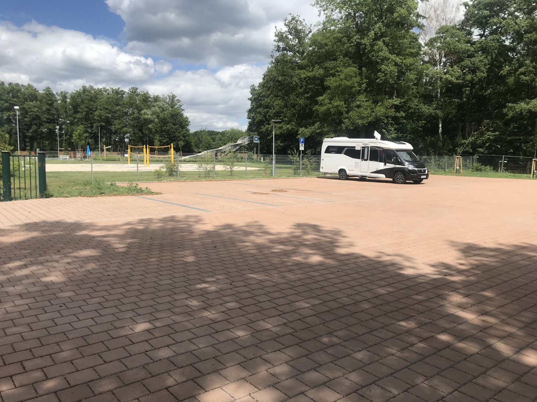 Stellplatz am NaturSportBad — Sp. parking dla kamperów in Bad Düben