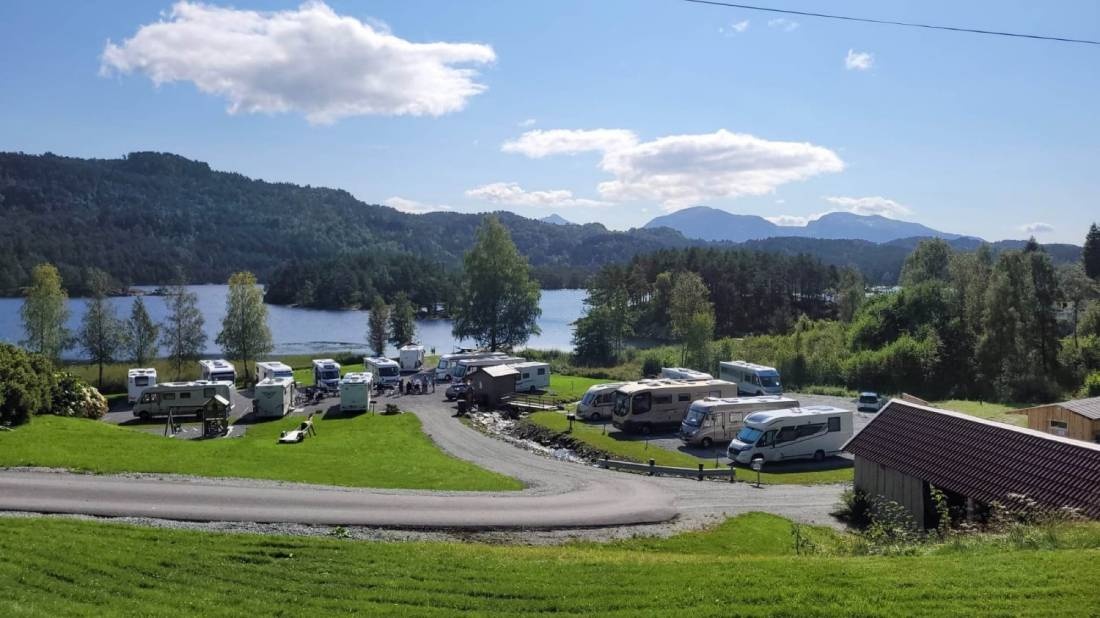 Røyrane Bobilparkering — Camping in Hatlestrand