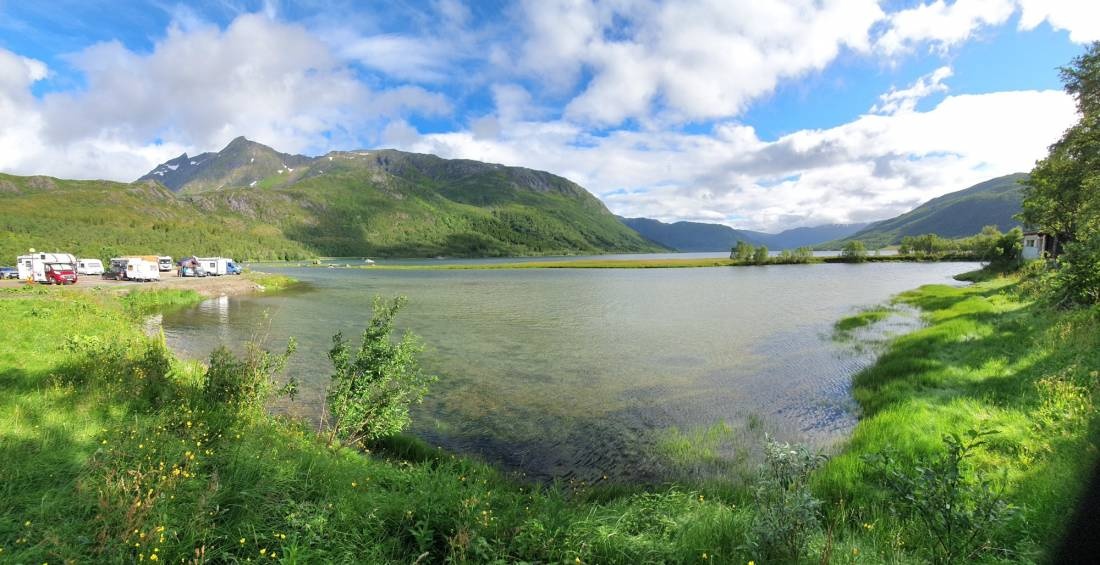 Gullesfjord Camping — Area da campeggio in Botn