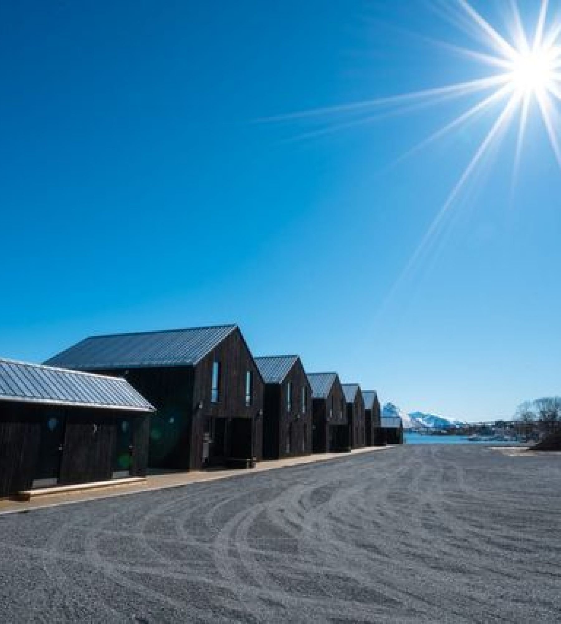 Risøyhamn Sjøhus — Camperplads in Risøyhamn