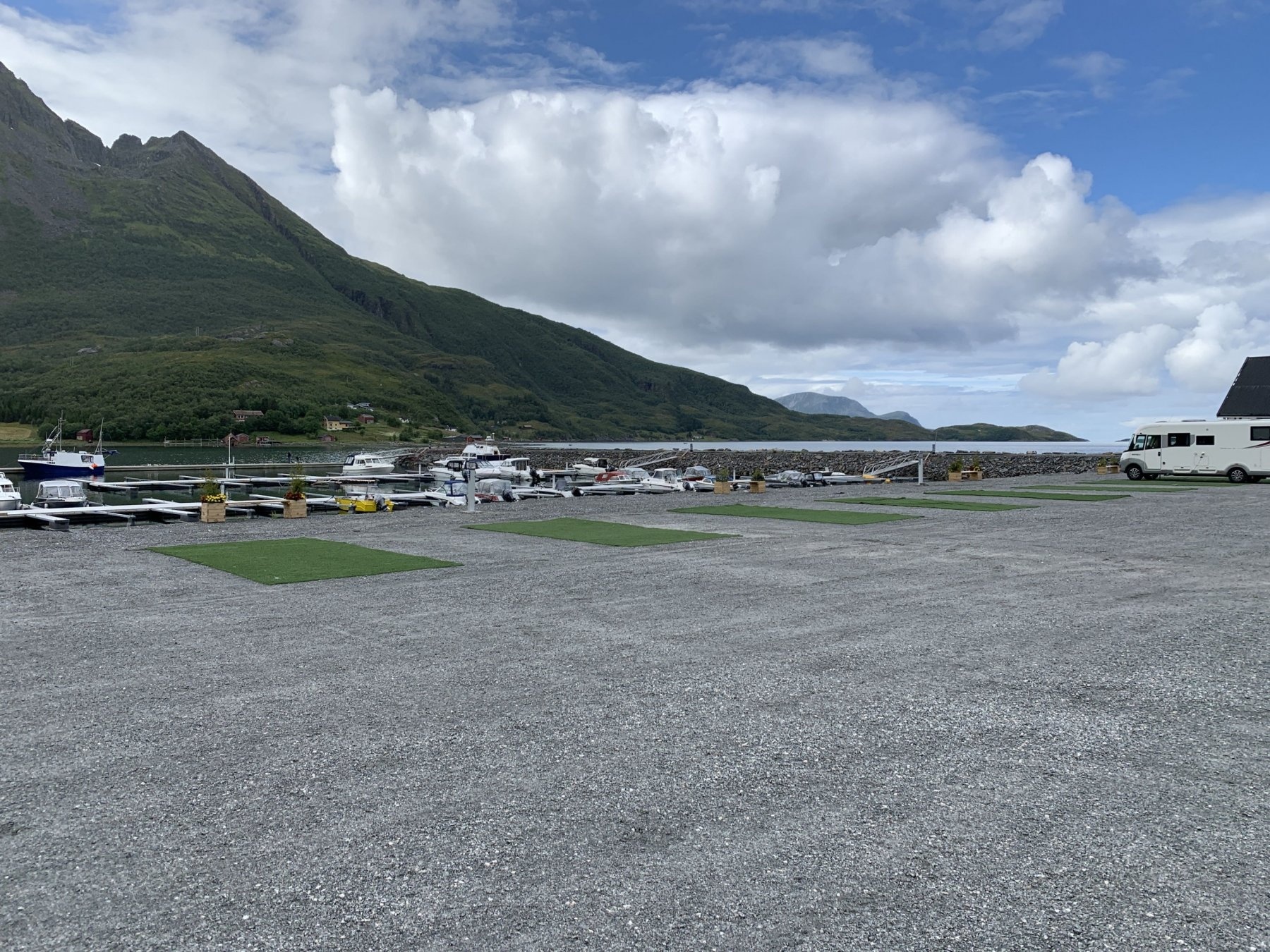 Kvina Småbåthavn bobilcamp — Campervan Site in Kongsvikosen