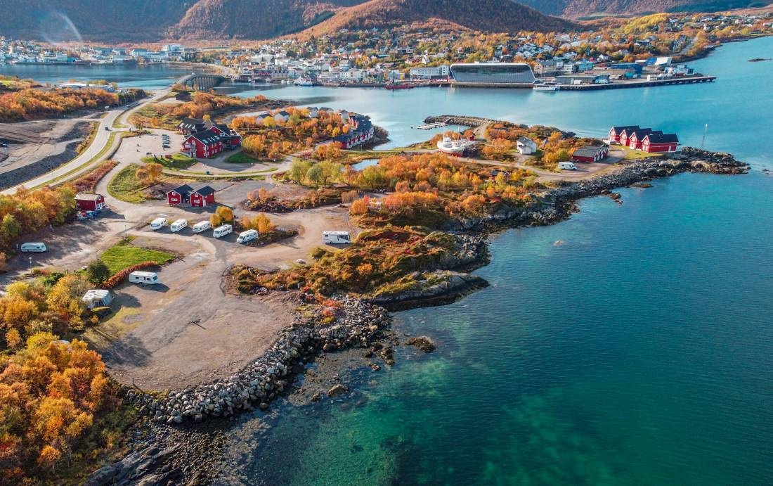 LoVe Camping Vesterålen Kysthotell — Area da campeggio in Solheim
