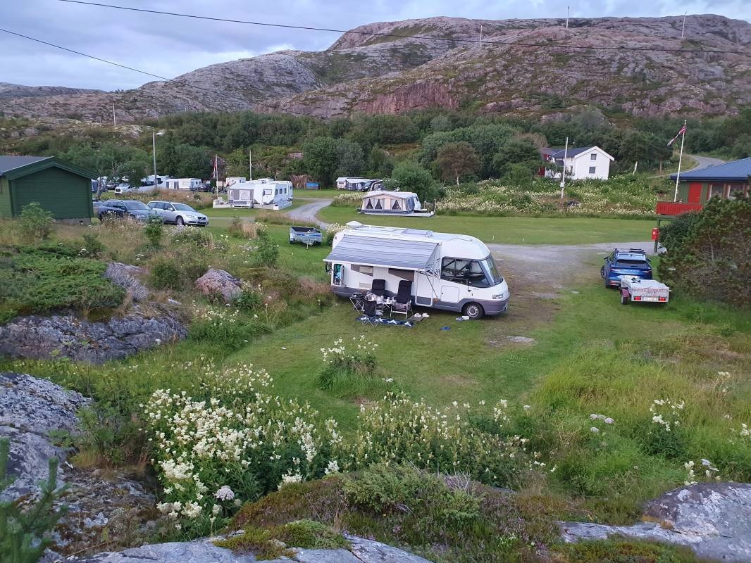 Holmen Kystcamping — Campingplads in Flatanger