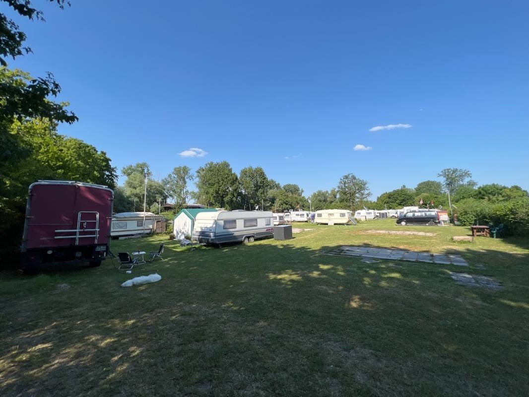 Dauercamping Campingfreunde Schusterwörth — Kemp in Eich