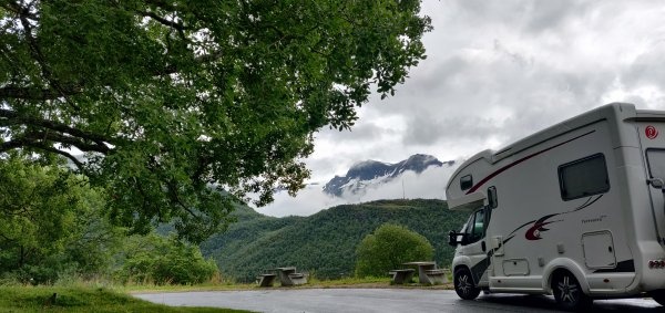 Rasteplass Porten til Svartisen — Estacionamento noturno in Holand