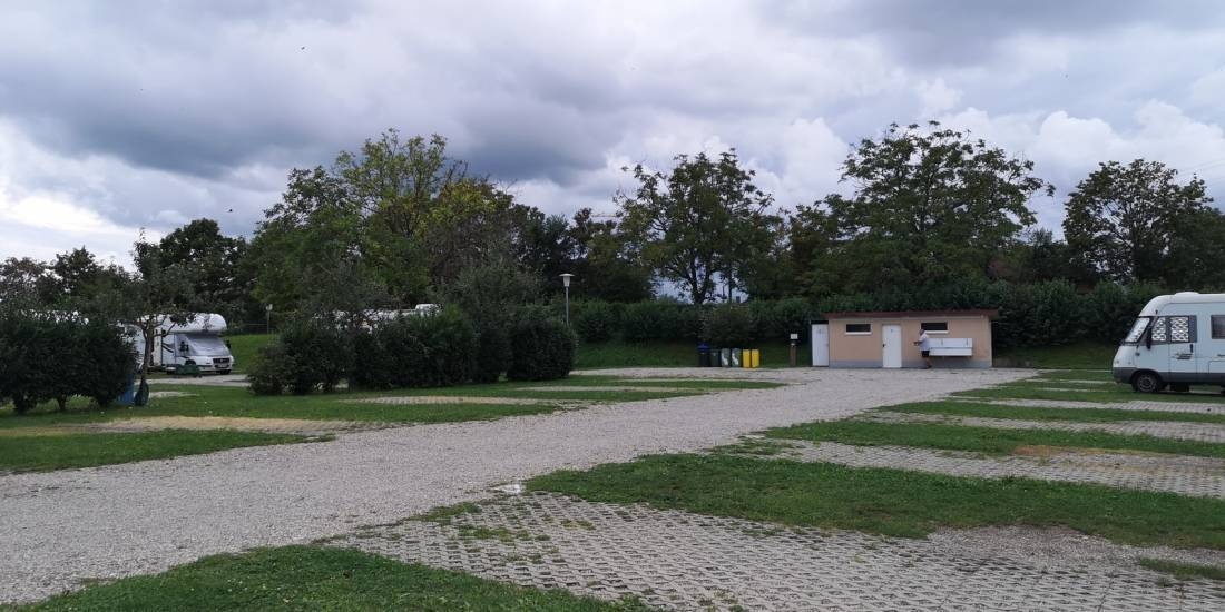 Wohnmobil Stellplatz am Müllersee — Area Autocaravanas in Riegel am Kaiserstuhl