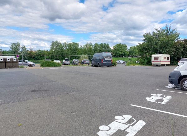 Aire de Camping-Car Tournus — Photo 5