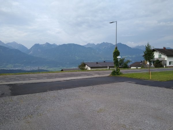 Stell dich in den Dreiklang — Area Autocaravanas in Düns