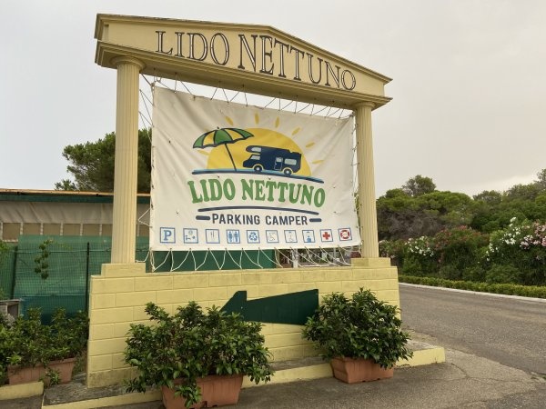 Lido Nettuno Parking Camper — Sp. parking dla kamperów in Metaponto