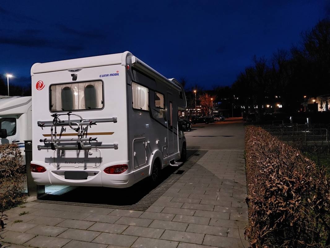 Wohnmobilstellplatz am Hallenbad — Bobilplass in Waiblingen
