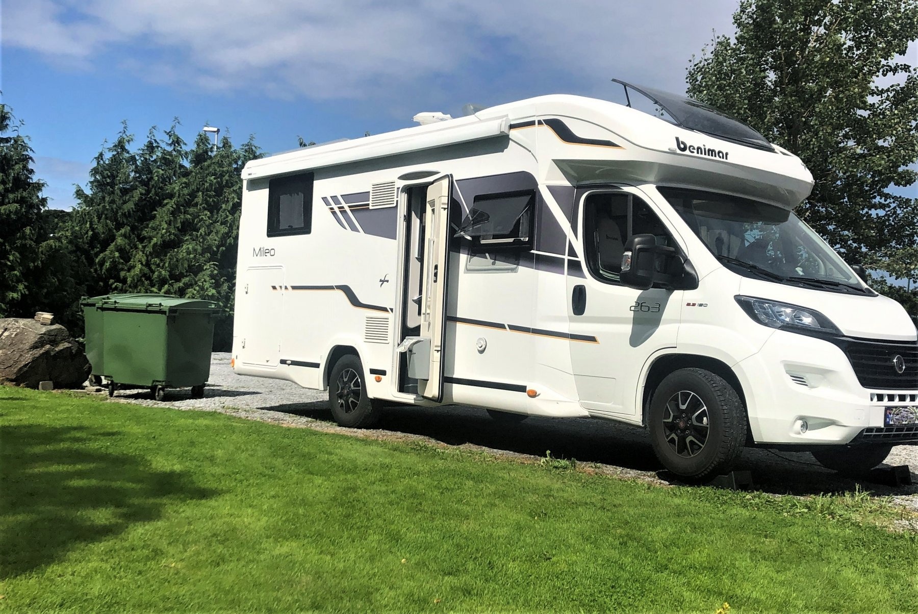 SjøbergFerie, Hotel og Bobilcamp — Ställplats in Rennesøy 