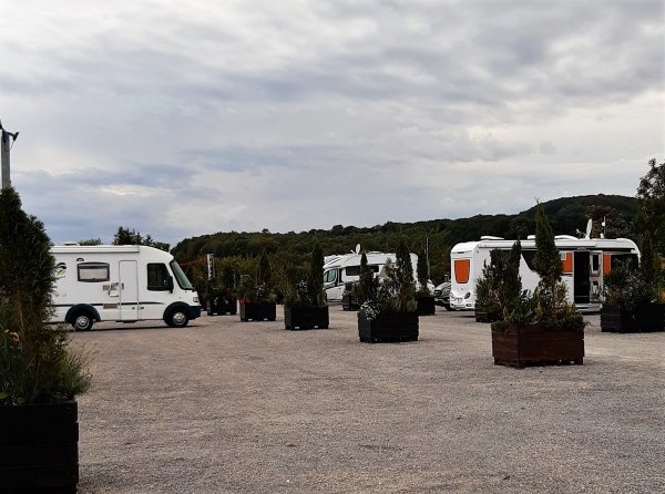 Wohnmobilstellplatz am Küffner Hof — Ställplats in Langenbrettach