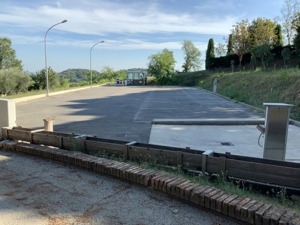 Area Sosta Camper — Sítio para autocaravanas in Offagna