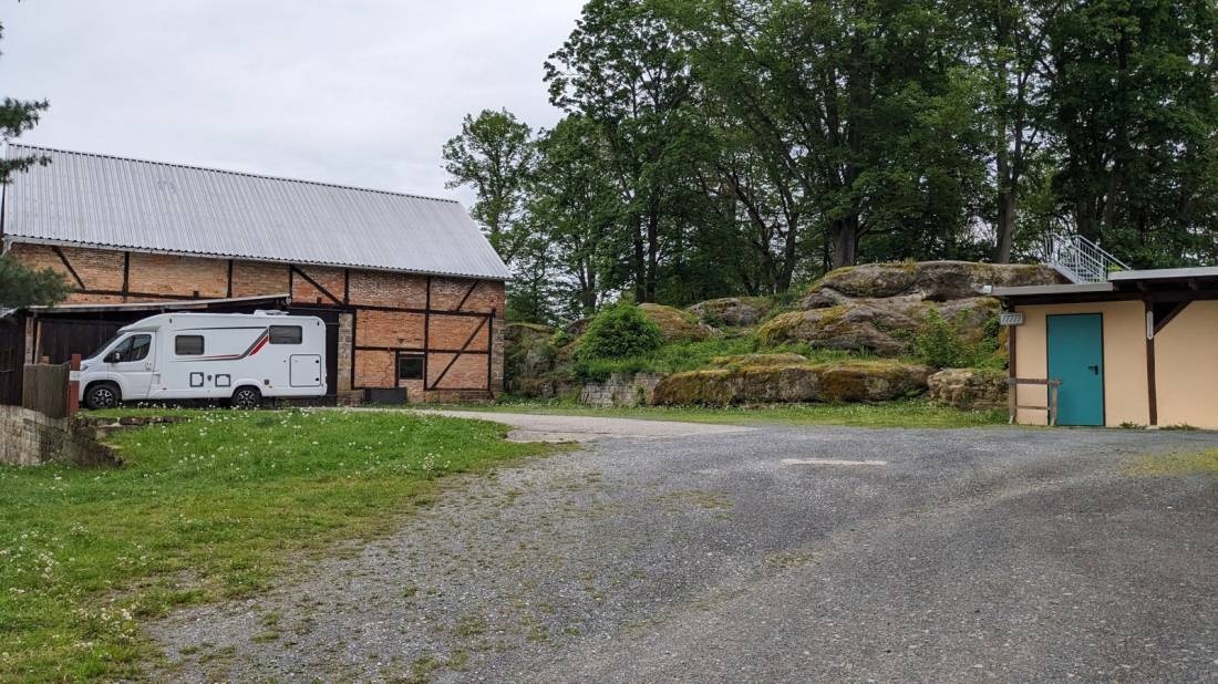 Caravan Stellplatz Landgasthof Neue Schänke — Sítio para autocaravanas in Königstein