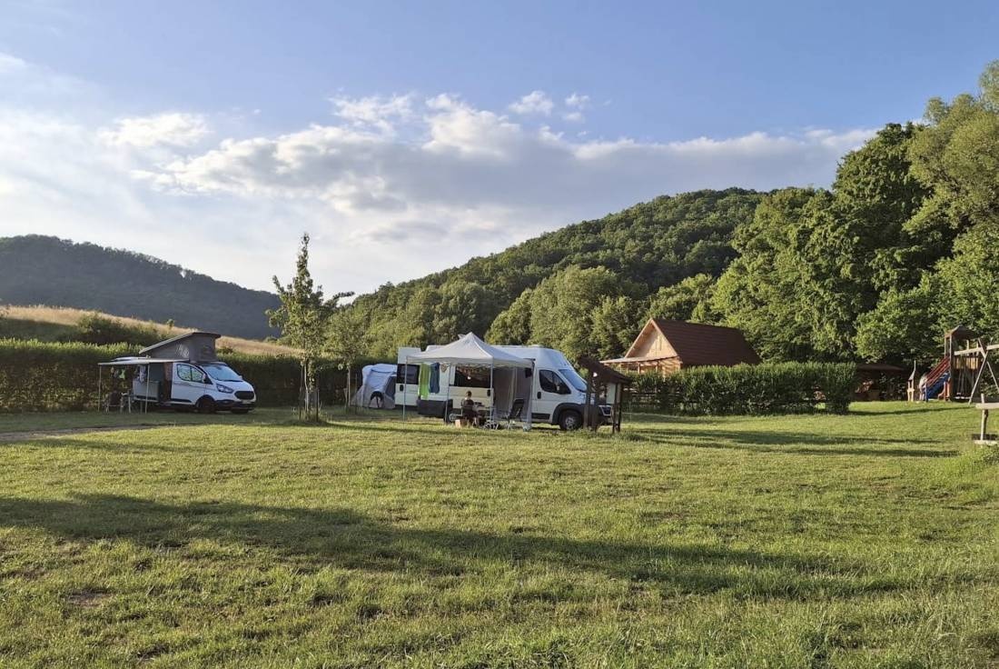 Camping Studenec — Campingplads in Banský Studenec