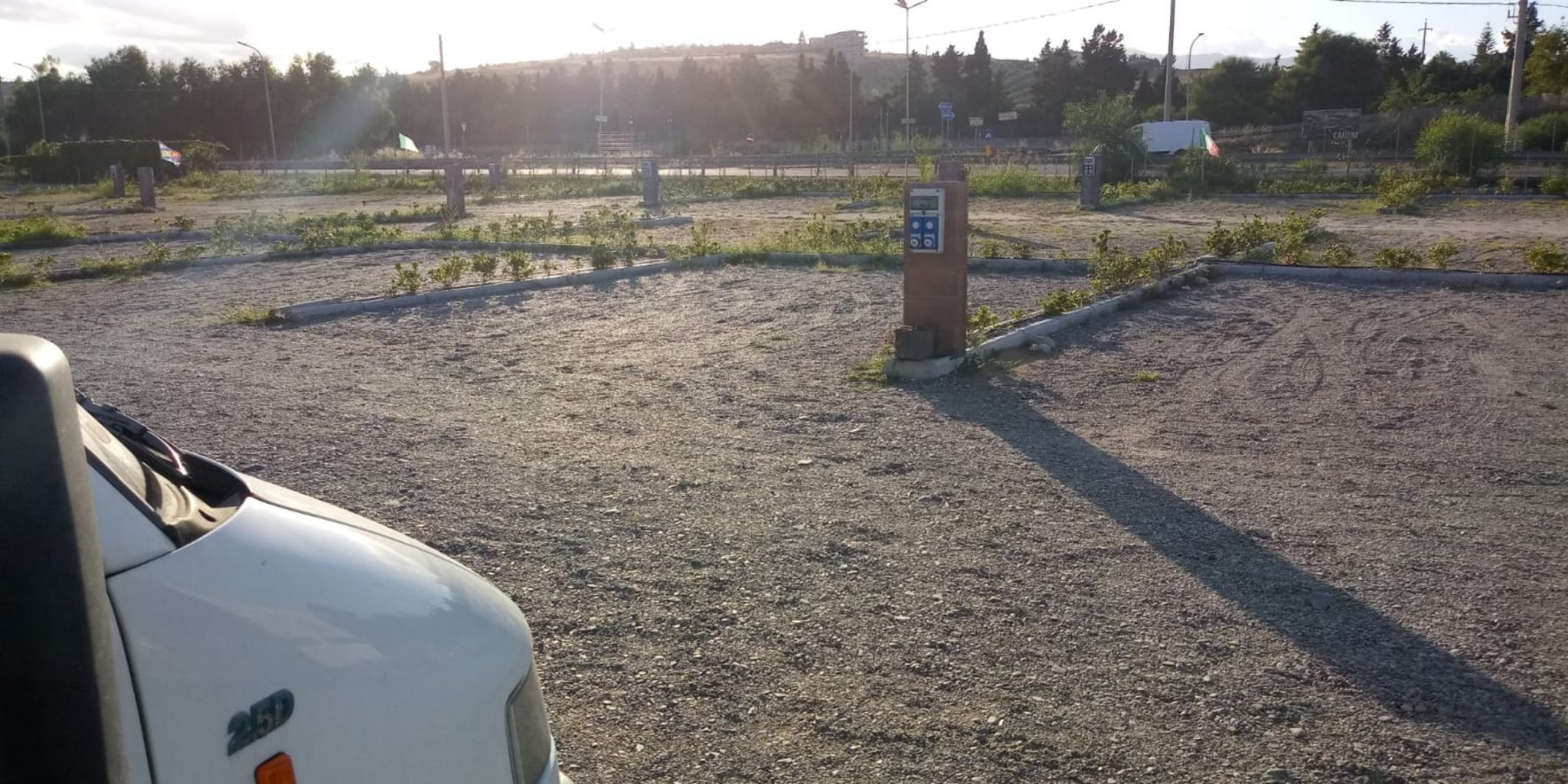 Area Sosta i bronzi — Sp. parking dla kamperów in Camini
