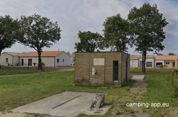 Stellplatz Sainte-Flaive-des-Loups — Photo 3