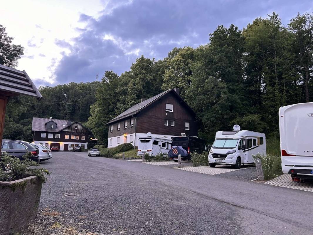 Wohnmobilstellplätze Heiligenberg — Camperplaats in Felsberg