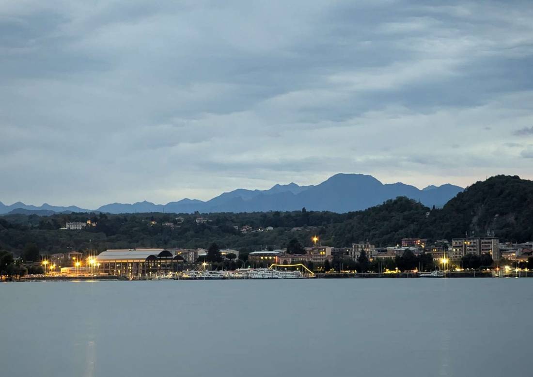 Camping Città di Angera — Kemp in Angera