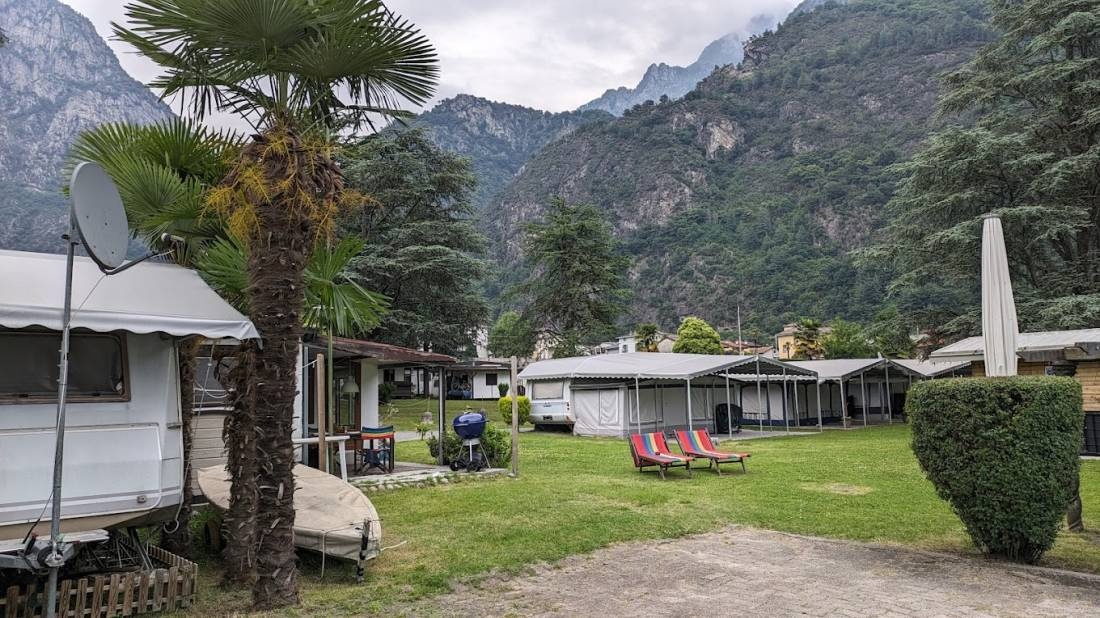 Camping El Ranchero — 露营地 in Campo Mezzola, Novate Mezzola 