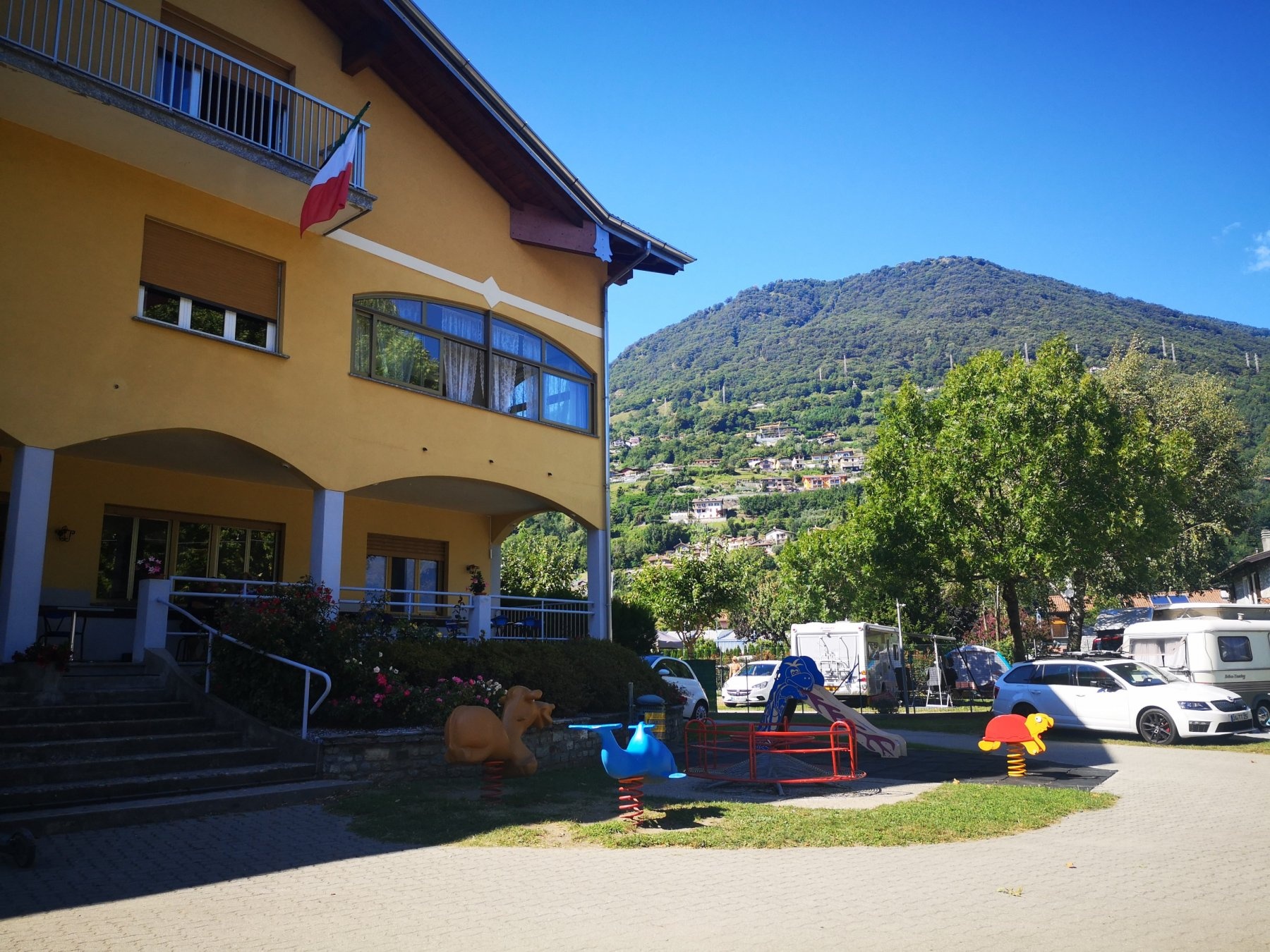 Solarium Camping Apartaments & Bungalows — Kamp yeri in Valinhos