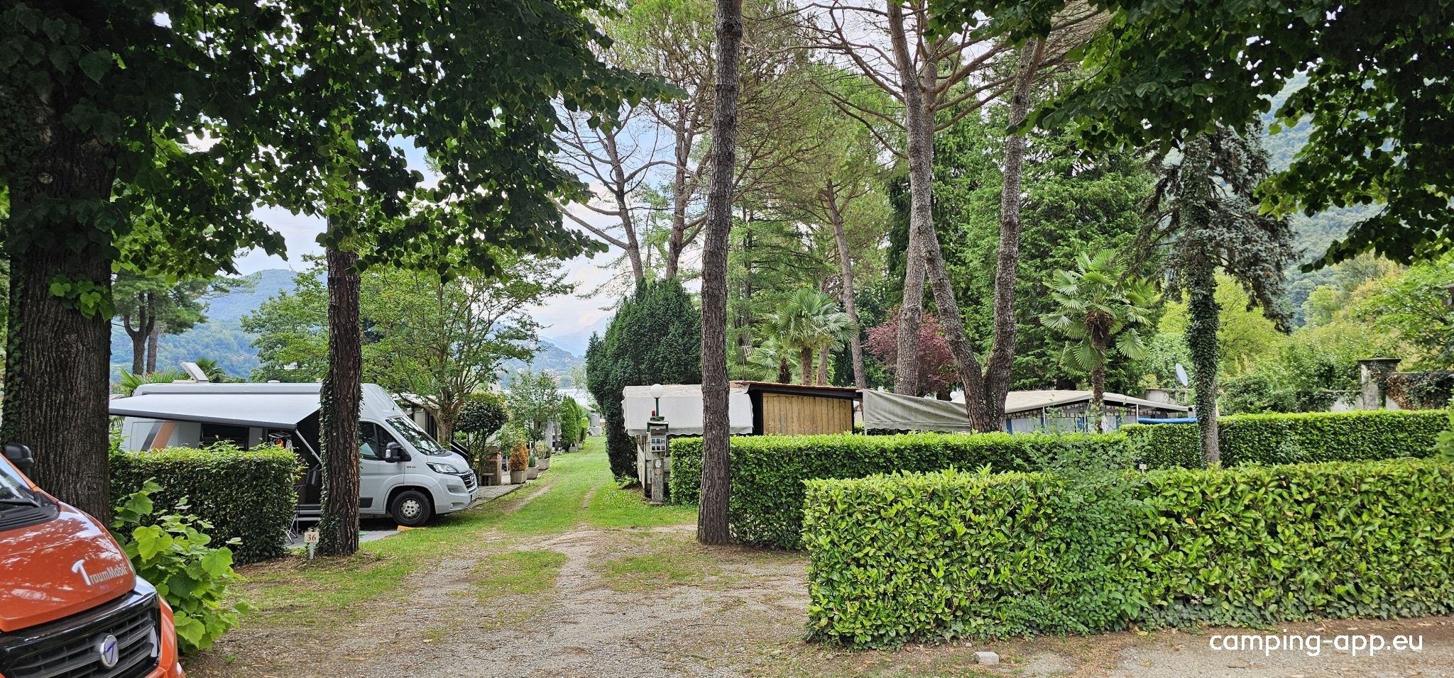 International Camping (max 3.20 m) — Kemp in Lavena Ponte Tresa