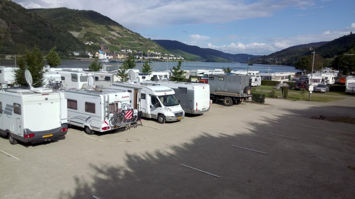 Stellplatz am Camping Sonnenstrand Bacharach — Karavan Sitesi in Bacharach