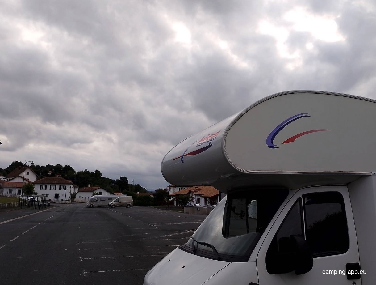 Stellplatz Bardos — Campervan Site in Bardos