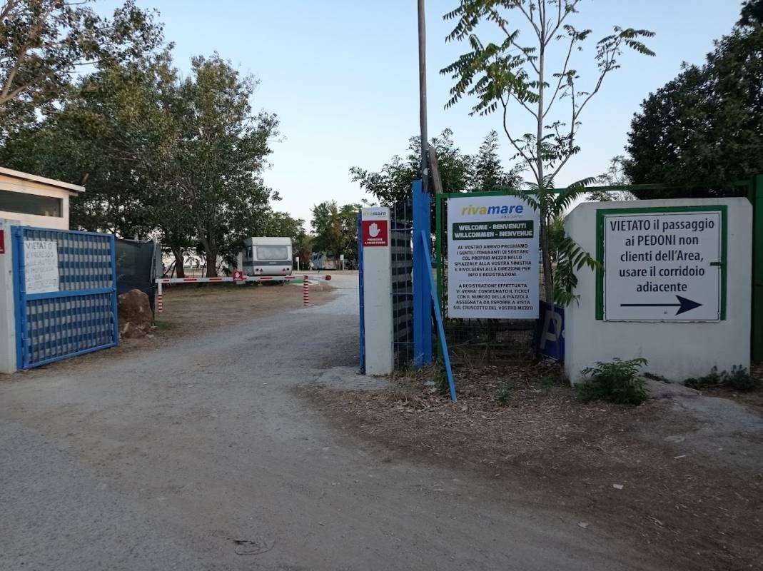 Rivamare Area Camper — Sítio de acampamento in Torre San Giovanni