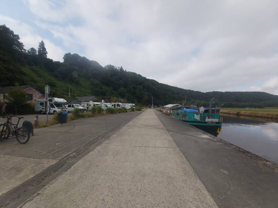 Aire Camping Car Floreffe — Bobilplass in Floreffe