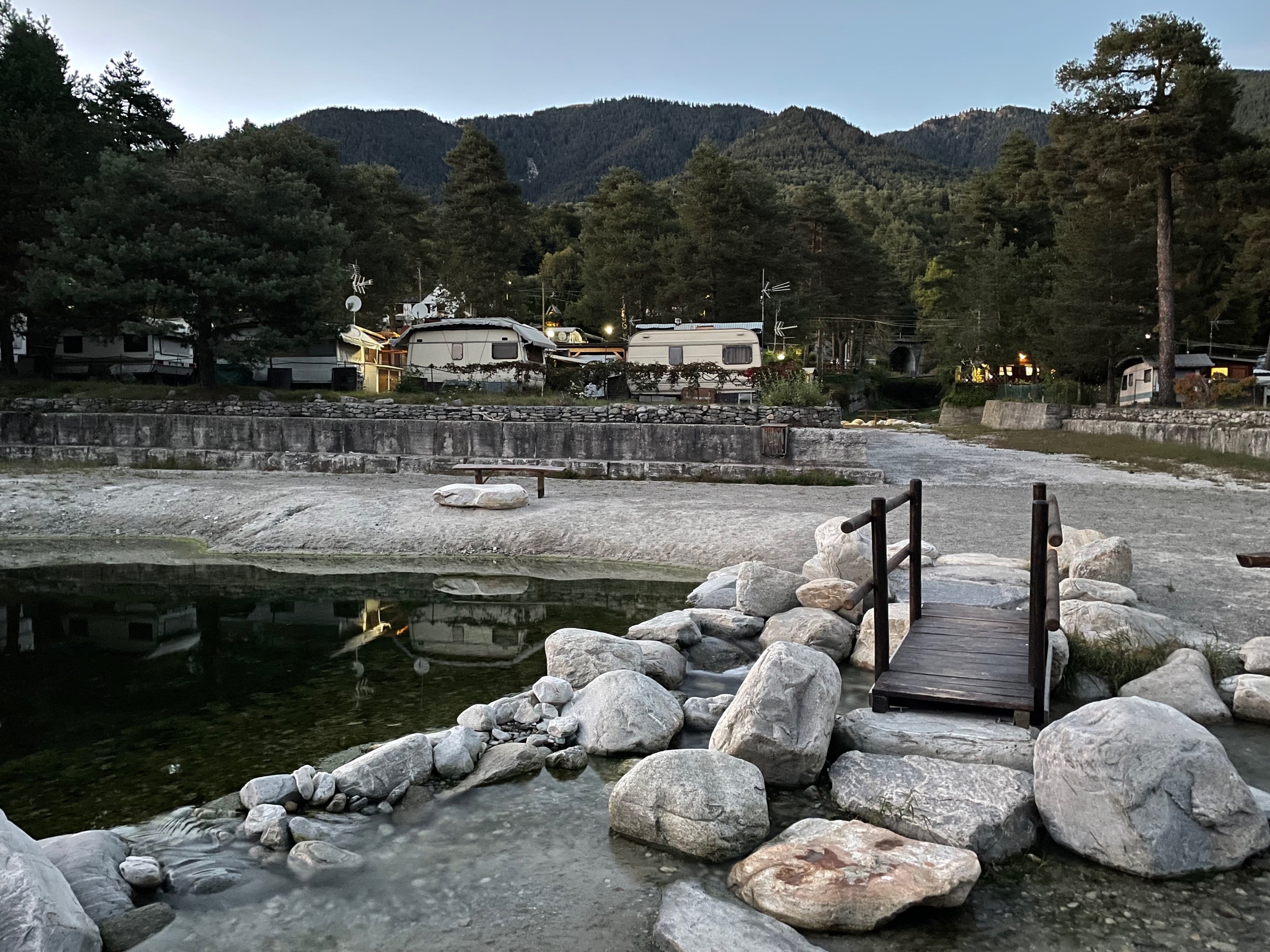 Camping Hermitage — Sítio de acampamento in Craveggia
