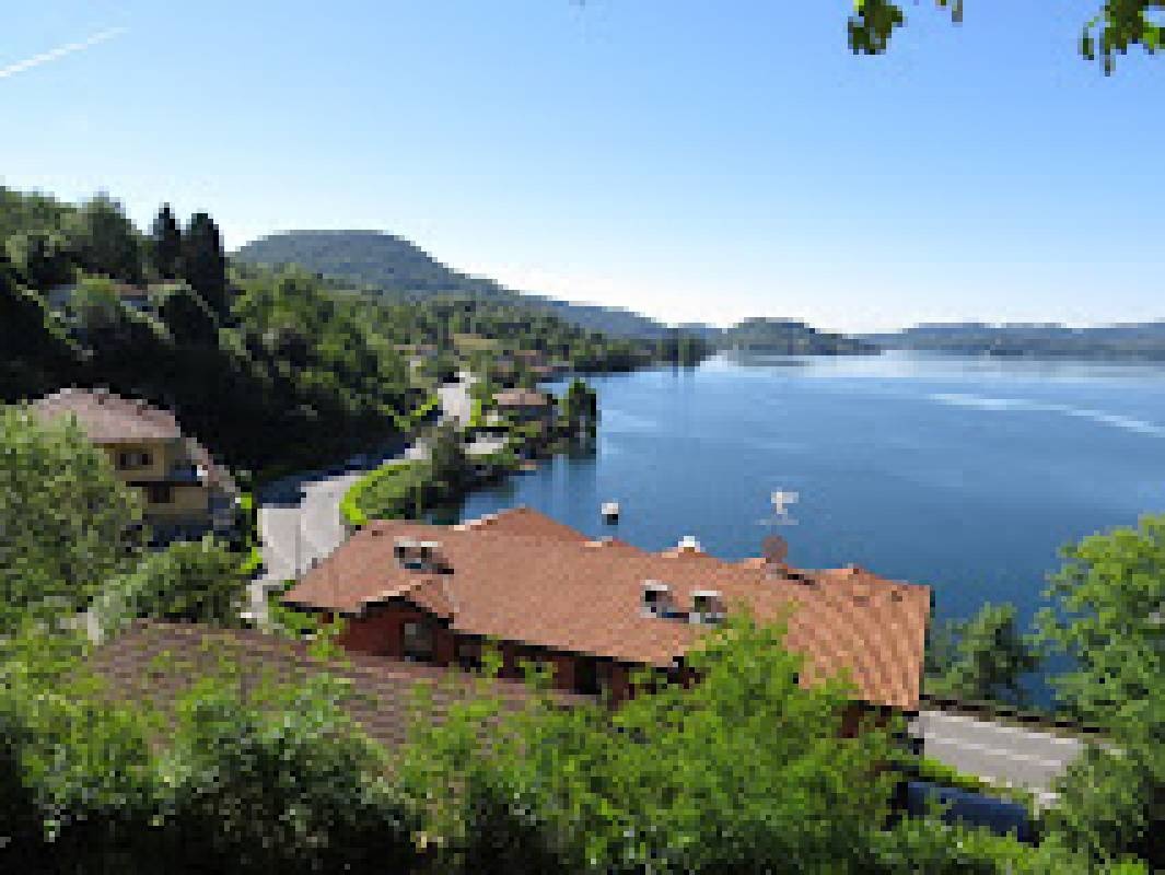 Camping Punta Di Crabbia SRL — Camping in Pettenasco