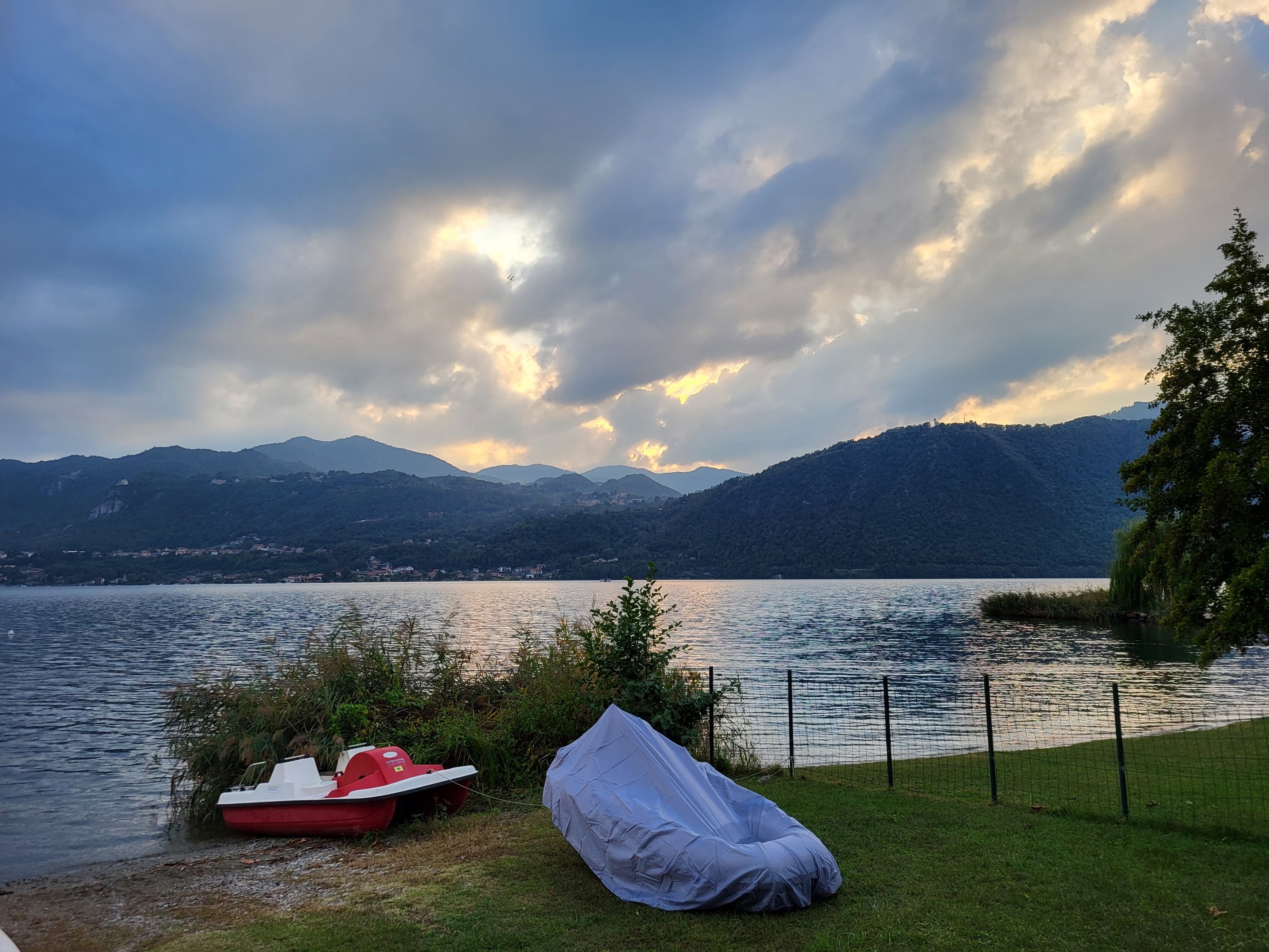 Camping Verde Lago — Campingplats in Pettenasco