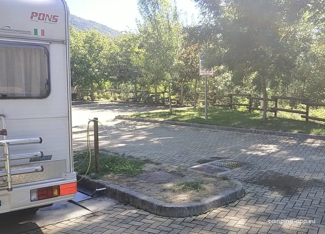 Area Sosta Camper Frassino — Stellplatz in Frassino