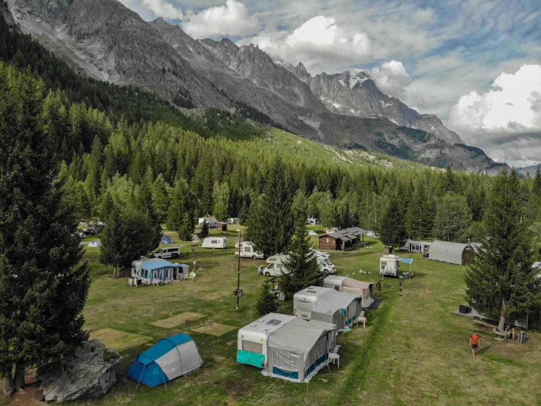 Camping Monte Bianco — Kamp yeri in Courmayeur