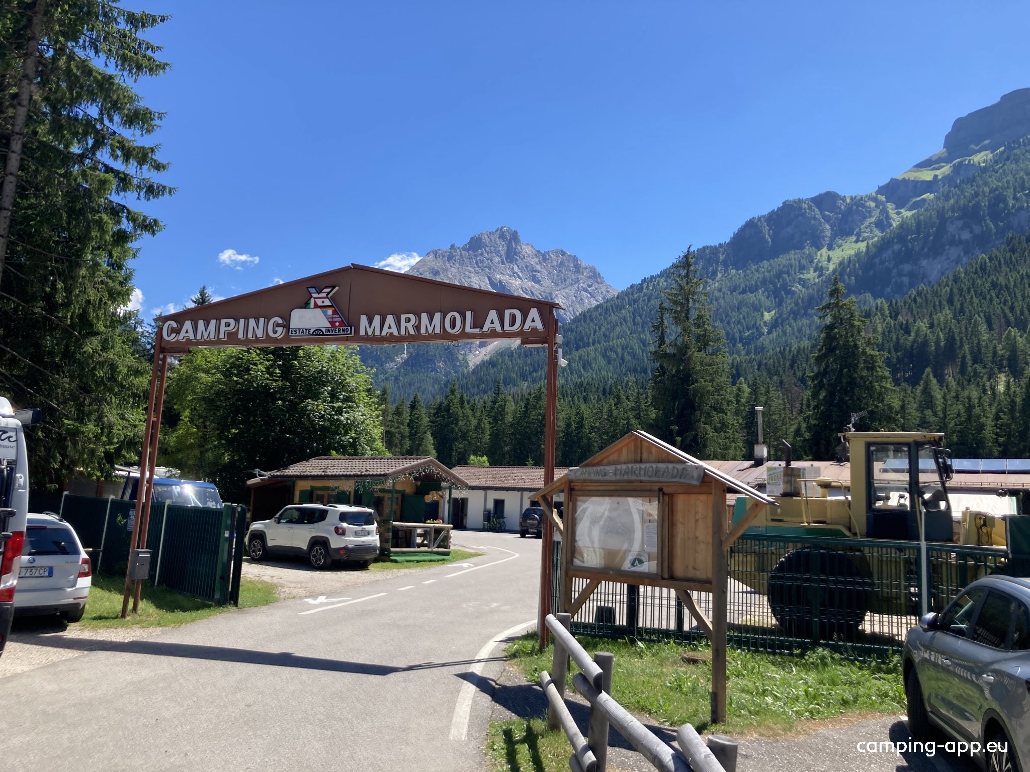 Camping Marmolada — Area da campeggio in Canazei