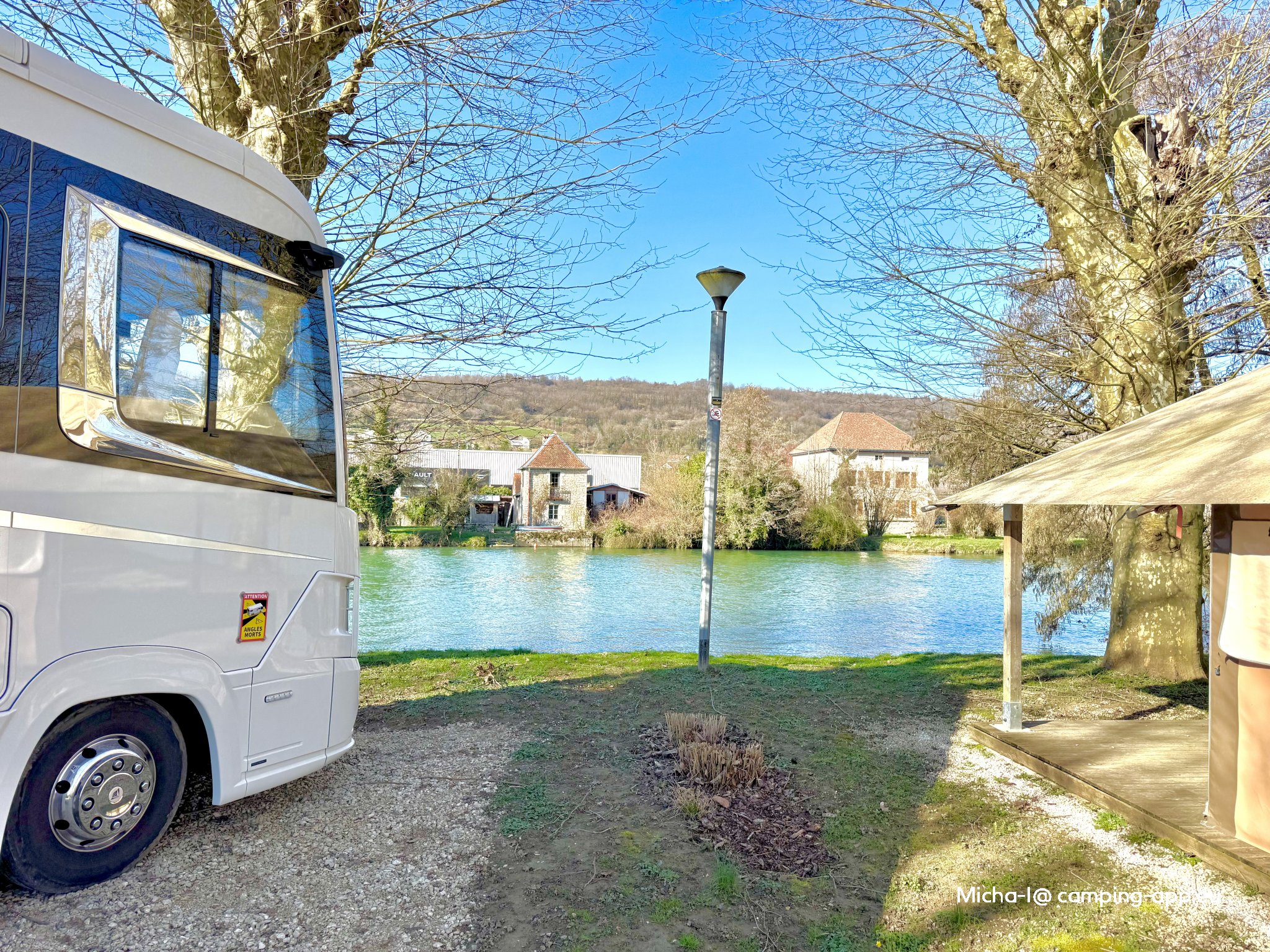 Camping Les Promenades *** — Area da campeggio in Quingey