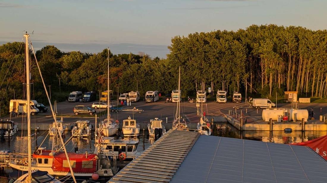 Stellplatz Marina Glowe — Karavan Sitesi in Glowe