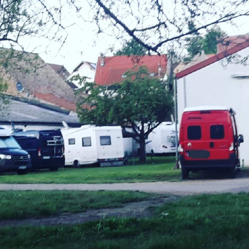 Wohnmobilstellplatz am Weingut H.Engelhard — Weingut in Hillesheim