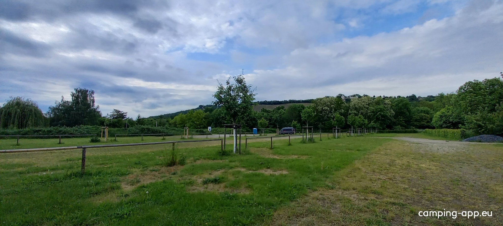 Caravan Stellpatz Schloss Wackerbarth — Bobilplass in Radebeul