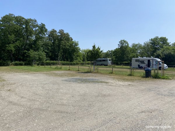 Caravan Stellpatz Schloss Wackerbarth — Photo 2