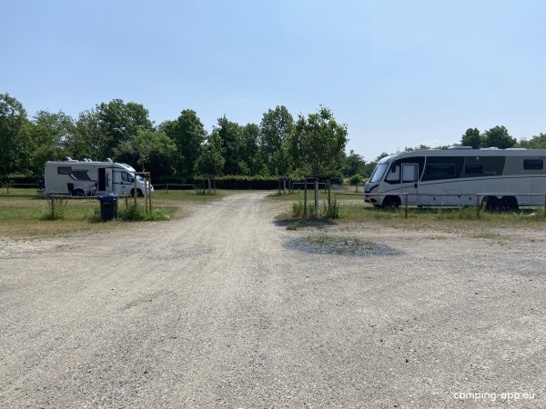 Caravan Stellpatz Schloss Wackerbarth — Photo 3