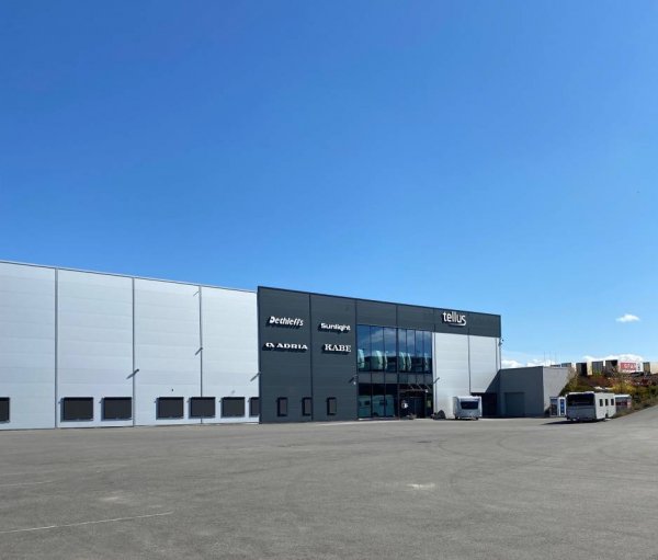 Perry & Williams Caravan