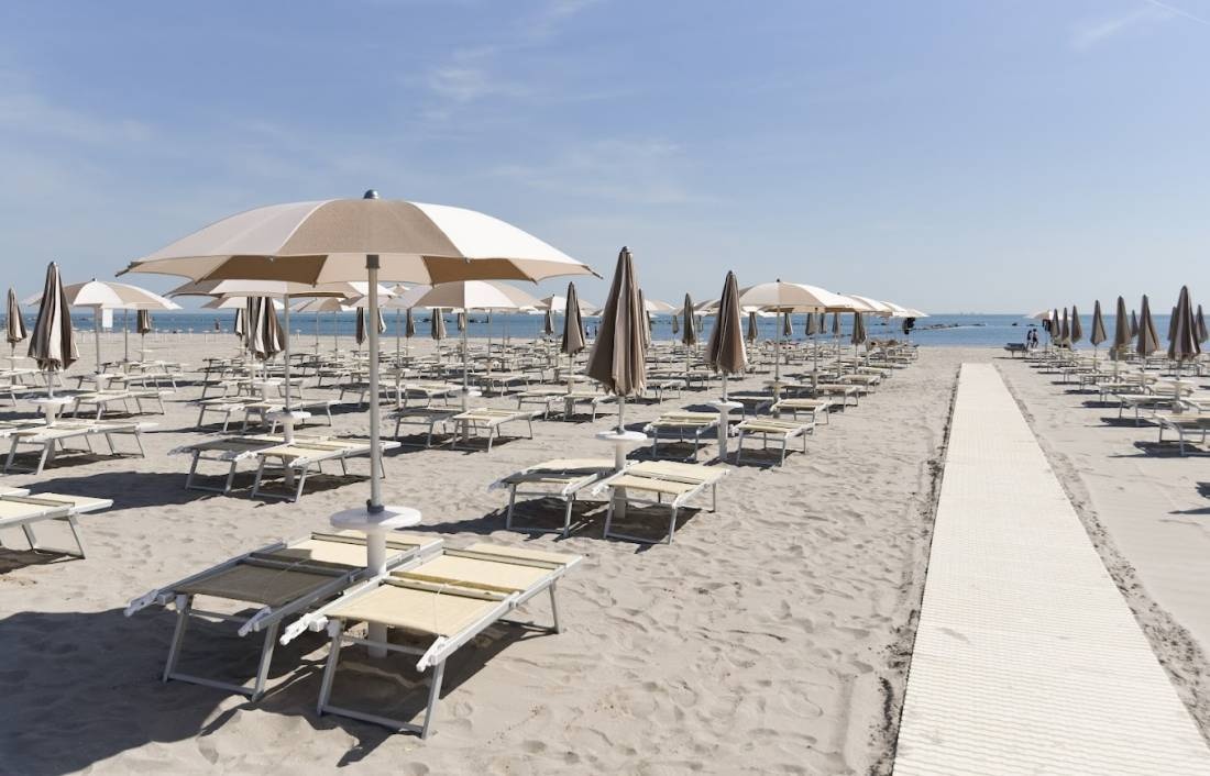 Pini Beach Village — Kemp in Punta Marina Terme